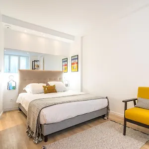 https://studio-neuf-calme-invalides.fr-paris.fr